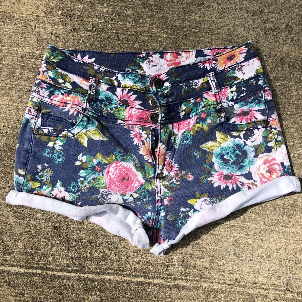 1st Kiss High-Rise Floral Shorts